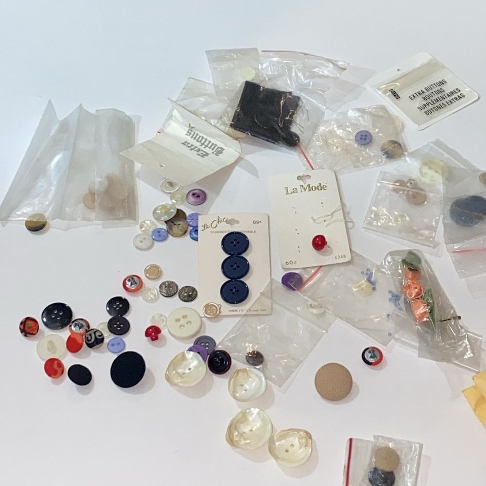 Lot Multiple Buttons Sewing
